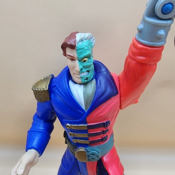 1996 DC Pirate Two-Face Legends of Batman 5" - Picture 2 of 6